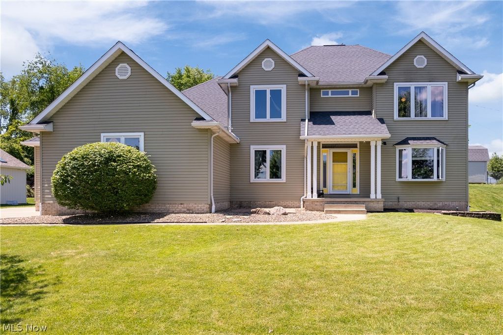 5043 Violet Knoll Avenue NE, Canton, OH 44705