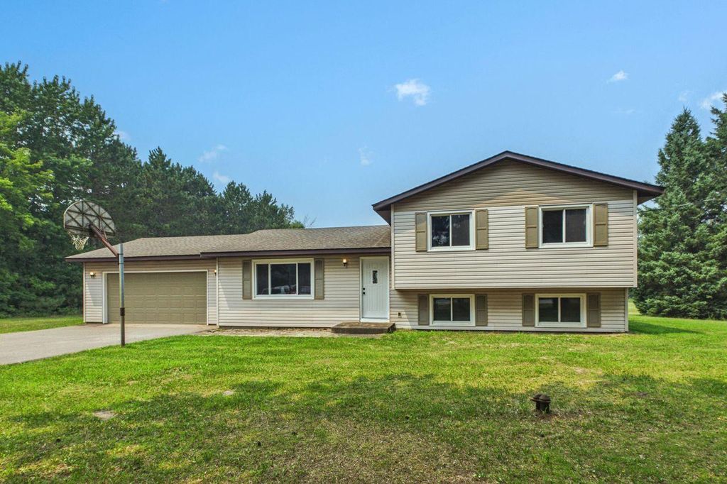 16112 Kettle River Boulevard NE, Columbus, MN 55025