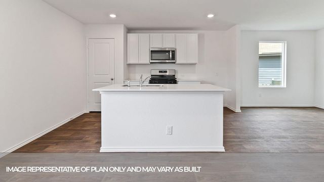 2203 LIONHEART DR, Luling, TX 78648