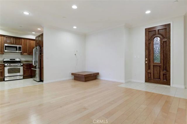 556 E Palm Avenue 102, Burbank, CA 91501