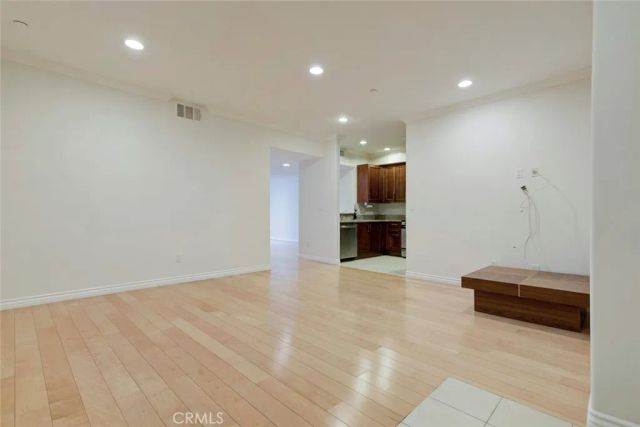 556 E Palm Avenue 102, Burbank, CA 91501