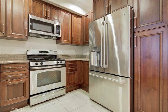 556 E Palm Avenue 102, Burbank, CA 91501