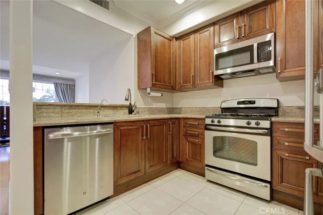 556 E Palm Avenue 102, Burbank, CA 91501