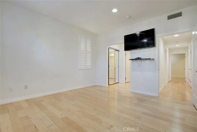 556 E Palm Avenue 102, Burbank, CA 91501