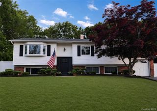 20 Cottage Drive, Farmingville, NY 11738