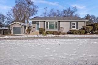 817 E Forest Avenue, Wheaton, IL 60187