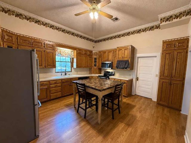 1708 S Wall Street, Belton, TX 76513