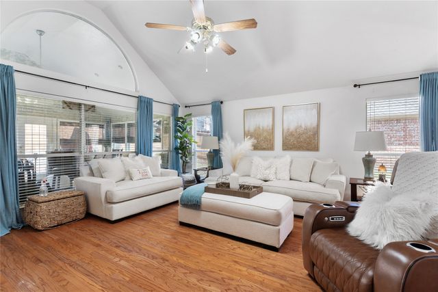 6725 Woodcrest Lane, Sachse, TX 75048