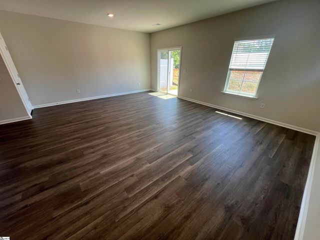 729 Camperdown Way, Spartanburg, SC 29301