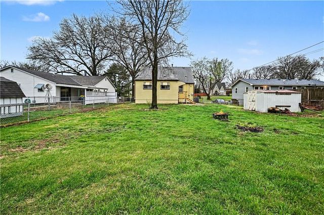 5015 N Chelsea Avenue, Kansas City, MO 64119