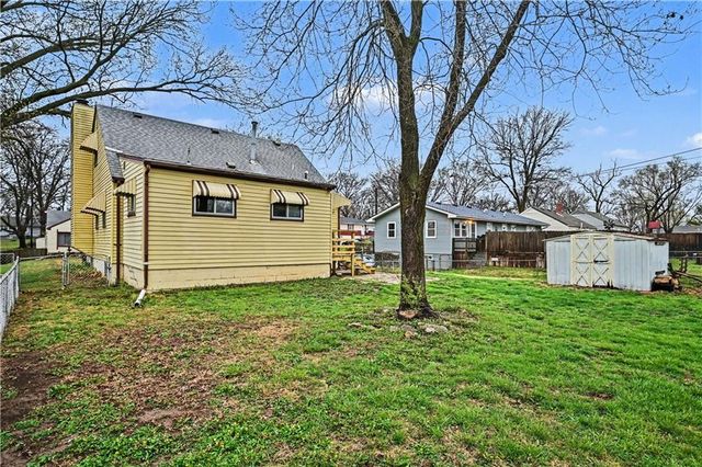 5015 N Chelsea Avenue, Kansas City, MO 64119