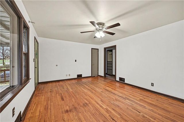 5015 N Chelsea Avenue, Kansas City, MO 64119