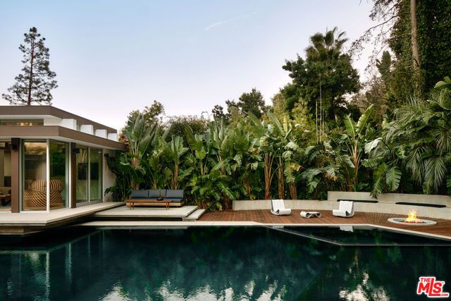 1061 Loma Vista Drive, Beverly Hills, CA 90210