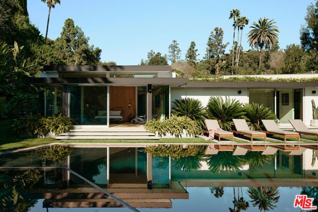 1061 Loma Vista Drive, Beverly Hills, CA 90210