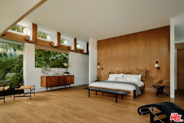 1061 Loma Vista Drive, Beverly Hills, CA 90210