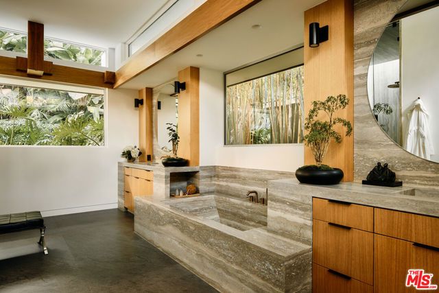 1061 Loma Vista Drive, Beverly Hills, CA 90210