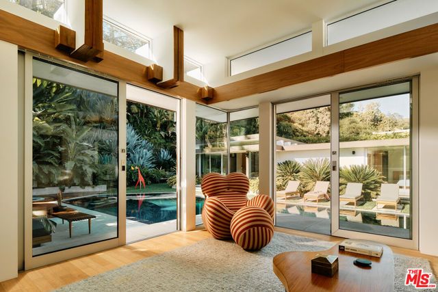 1061 Loma Vista Drive, Beverly Hills, CA 90210