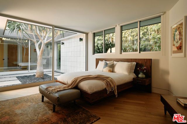 1061 Loma Vista Drive, Beverly Hills, CA 90210
