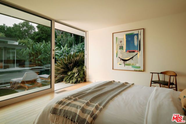 1061 Loma Vista Drive, Beverly Hills, CA 90210