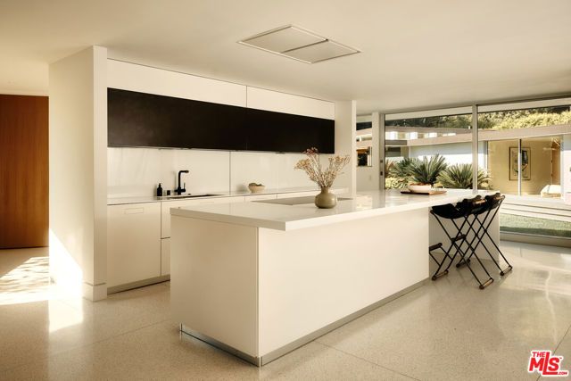 1061 Loma Vista Drive, Beverly Hills, CA 90210