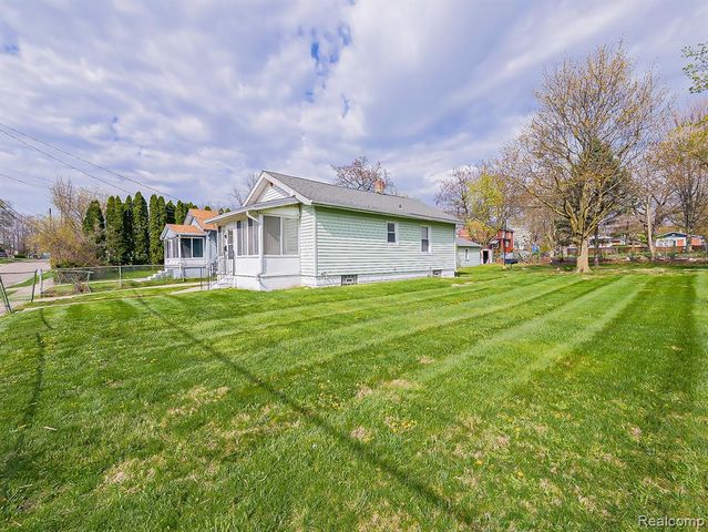 245 S Edith Street, Pontiac, MI 48342
