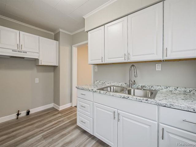 245 S Edith Street, Pontiac, MI 48342