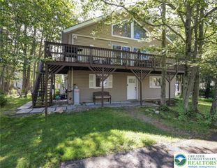 6323 Ventnor Drive, Coolbaugh Twp, PA 18466