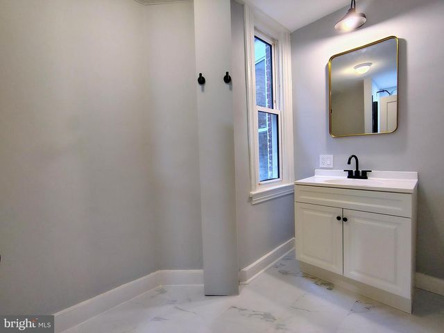 230 S MARKET ST, Frederick, MD 21701