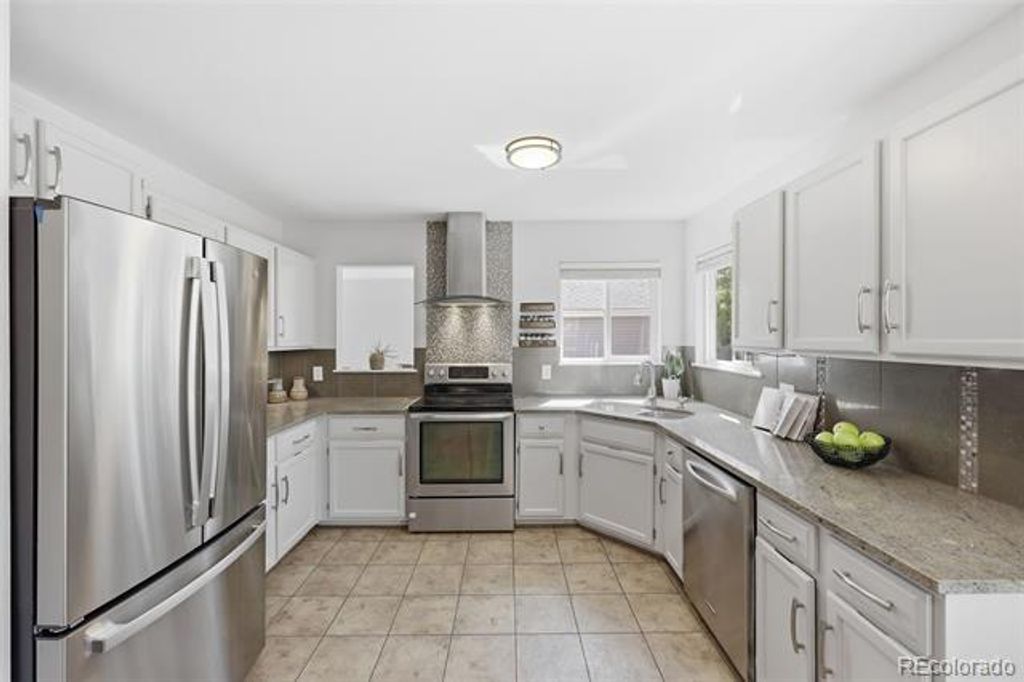Image 14 of property listing at 9339 Waterford Court, Highlands Ranch, CO 80130