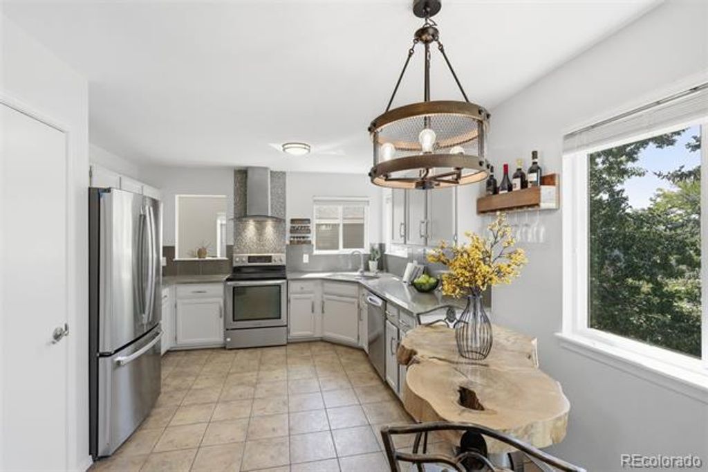 Image 15 of property listing at 9339 Waterford Court, Highlands Ranch, CO 80130