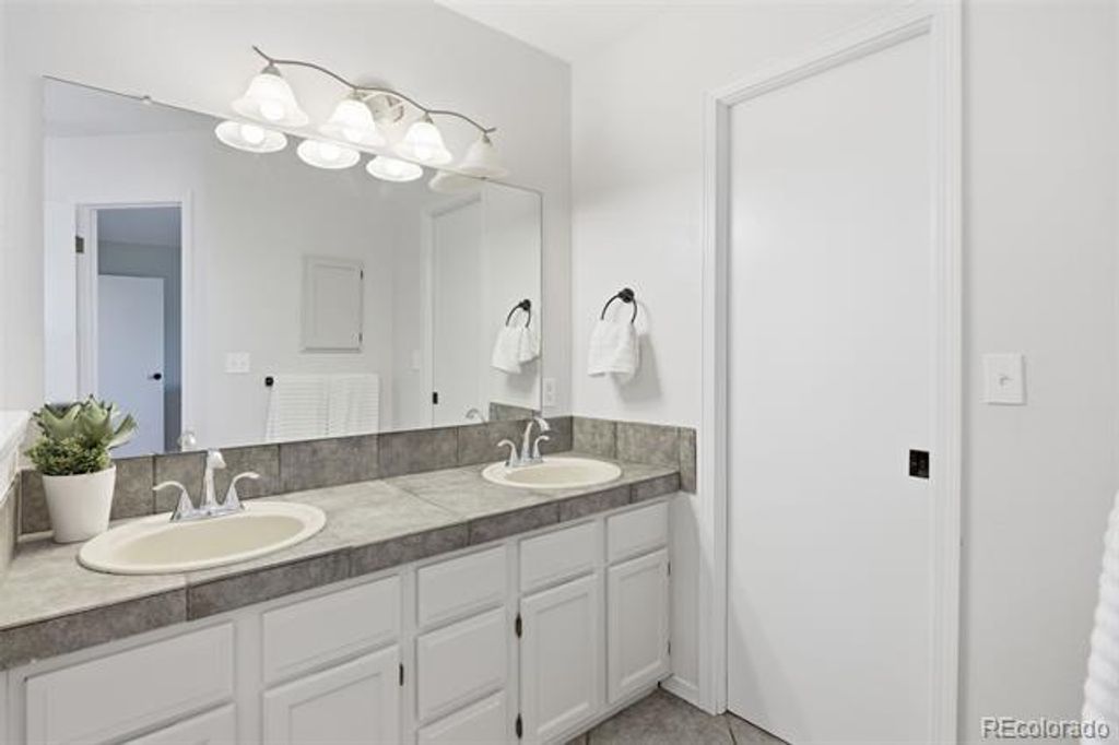 Image 24 of property listing at 9339 Waterford Court, Highlands Ranch, CO 80130