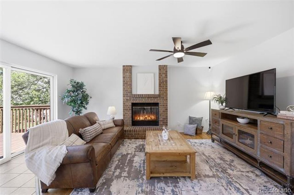 Image 6 of property listing at 9339 Waterford Court, Highlands Ranch, CO 80130