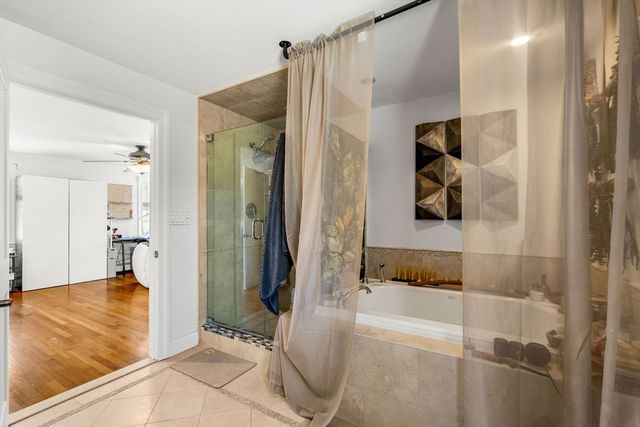 6 Crawford Dr, Woburn, MA 01801