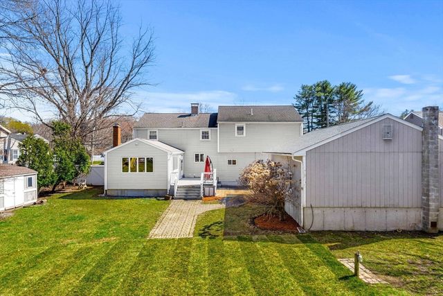 6 Crawford Dr, Woburn, MA 01801