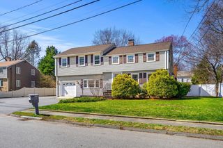 6 Crawford Dr, Woburn, MA 01801