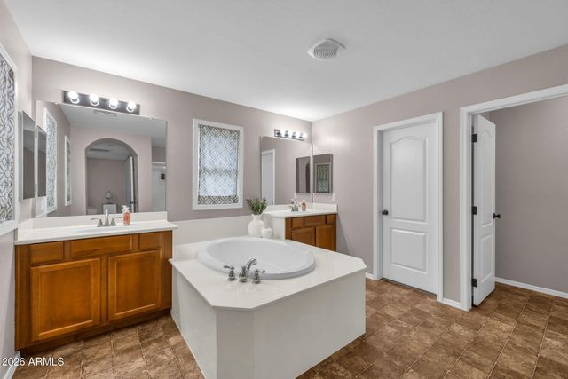 849 S HENRY Lane, Gilbert, AZ 85296