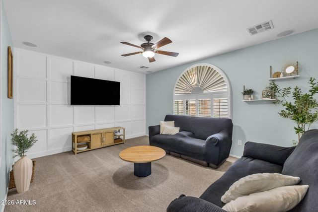 849 S HENRY Lane, Gilbert, AZ 85296