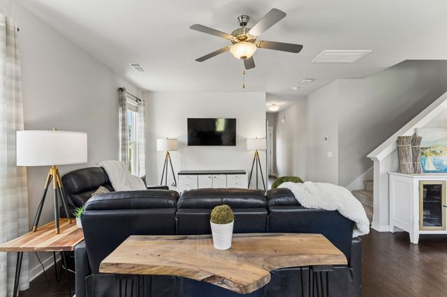 3041 Commonwealth Dr, Spring Hill, TN 37174