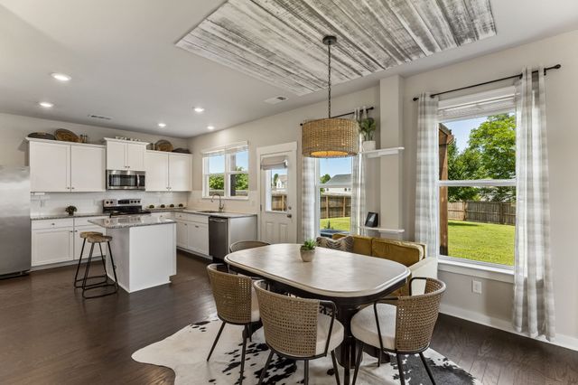 3041 Commonwealth Dr, Spring Hill, TN 37174