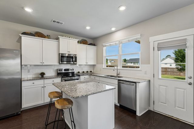 3041 Commonwealth Dr, Spring Hill, TN 37174