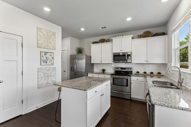 3041 Commonwealth Dr, Spring Hill, TN 37174