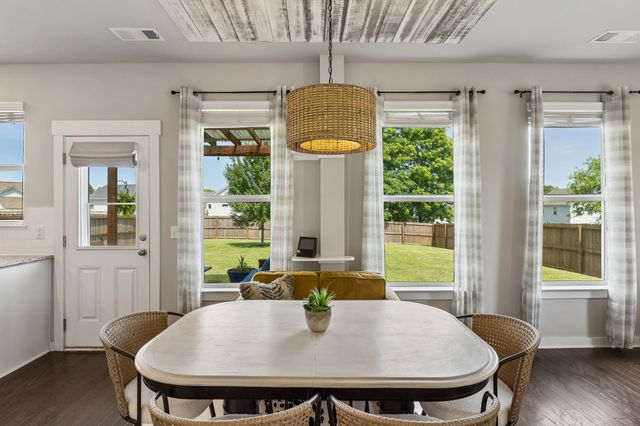 3041 Commonwealth Dr, Spring Hill, TN 37174