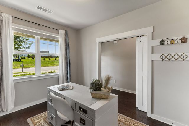 3041 Commonwealth Dr, Spring Hill, TN 37174