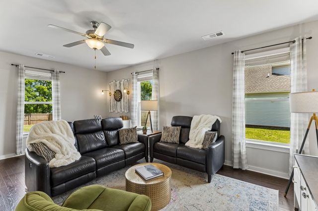 3041 Commonwealth Dr, Spring Hill, TN 37174