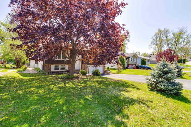 14 Wander Way, Lake In The Hills, IL 60156