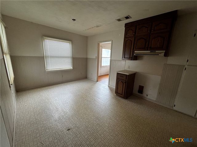 1010 S 17th Street, Temple, TX 76504