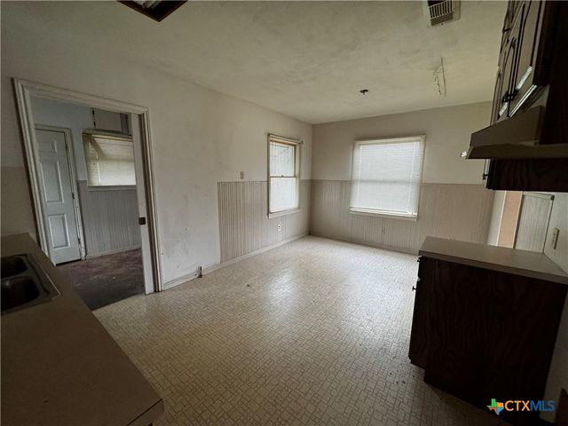 1010 S 17th Street, Temple, TX 76504