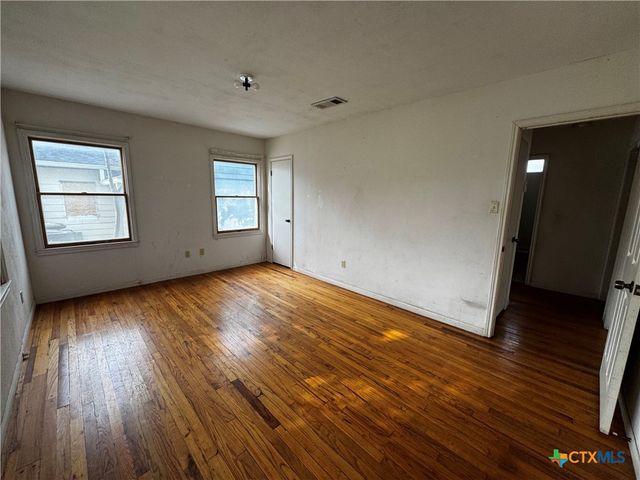 1010 S 17th Street, Temple, TX 76504