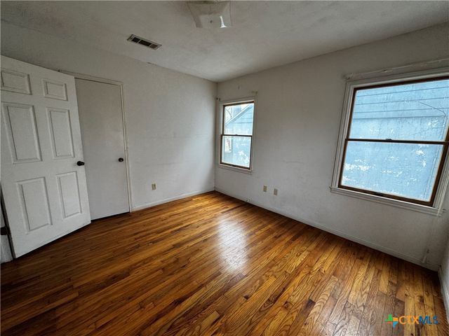 1010 S 17th Street, Temple, TX 76504