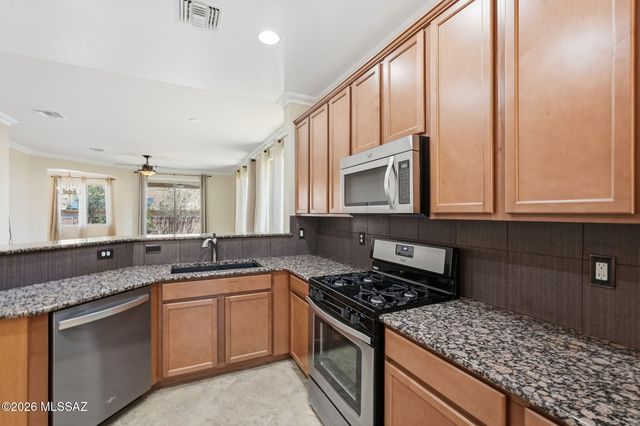 1038 W Pastora Peak Drive, Green Valley, AZ 85614